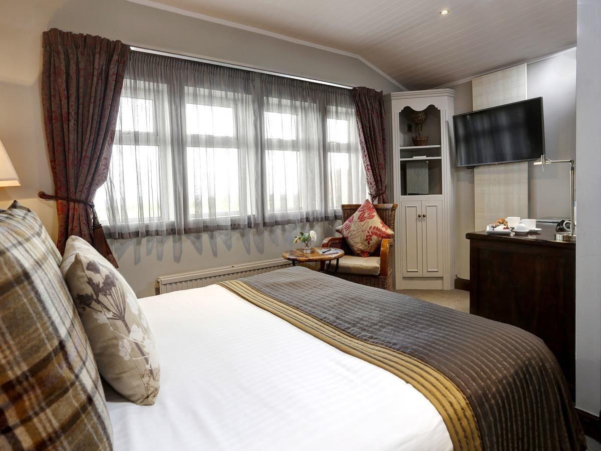 Pennine Manor Hotel Huddersfield Exterior photo