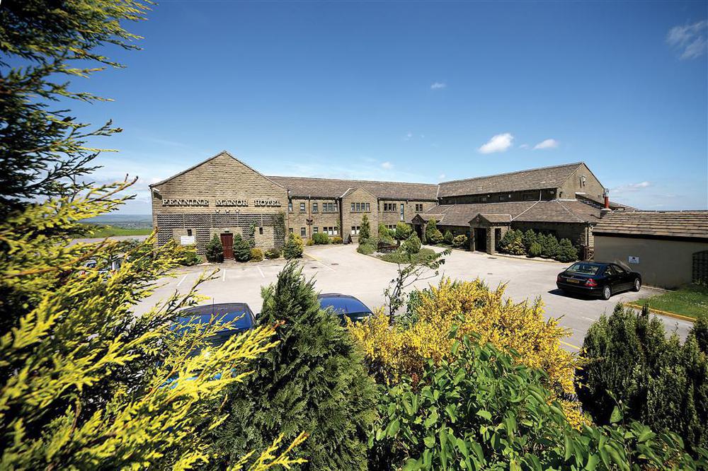 Pennine Manor Hotel Huddersfield Exterior photo