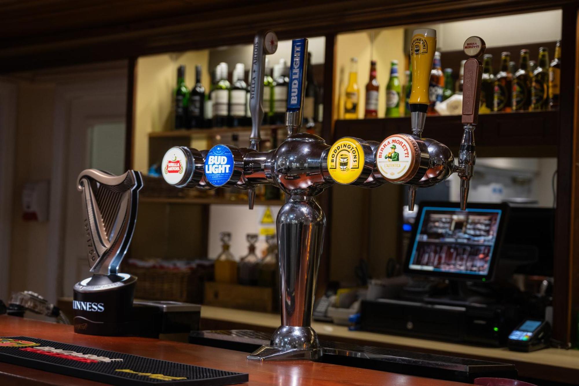 Pennine Manor Hotel Huddersfield Exterior photo