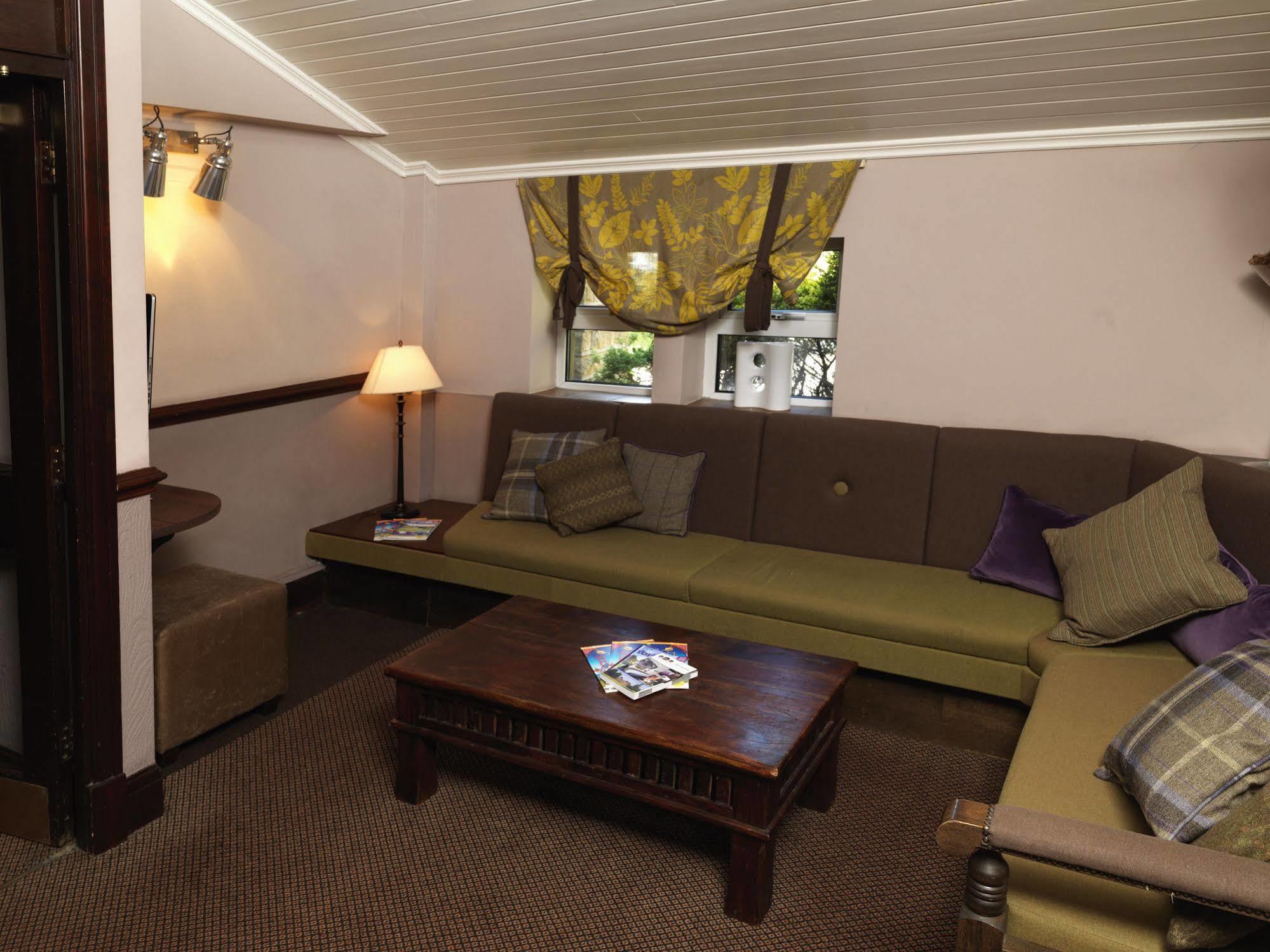 Pennine Manor Hotel Huddersfield Exterior photo