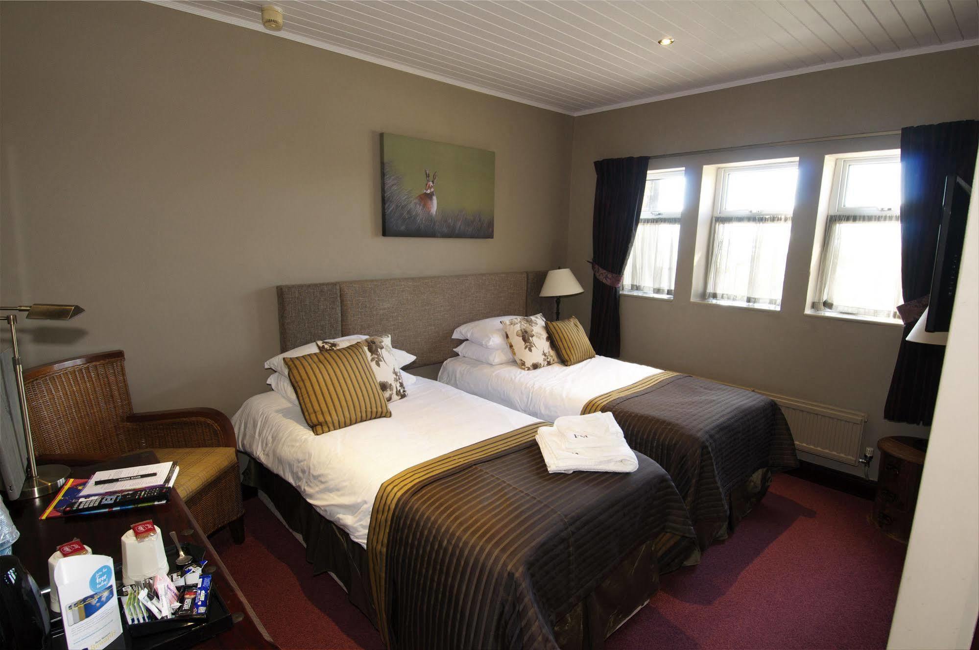 Pennine Manor Hotel Huddersfield Exterior photo